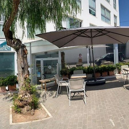 קוניל דה לה פרונטרה Take Surf Hostel Conil מראה חיצוני תמונה