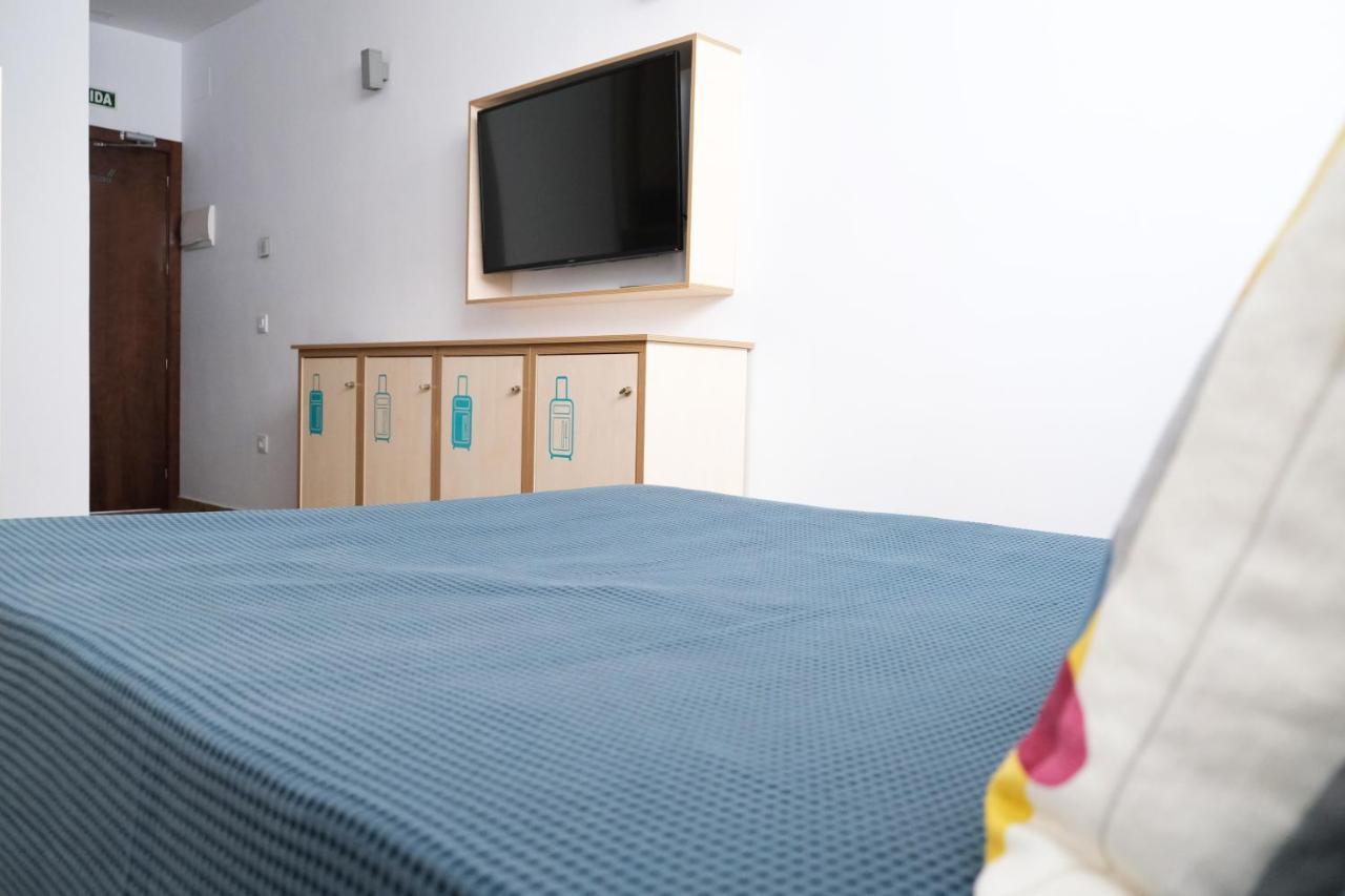 קוניל דה לה פרונטרה Take Surf Hostel Conil מראה חיצוני תמונה