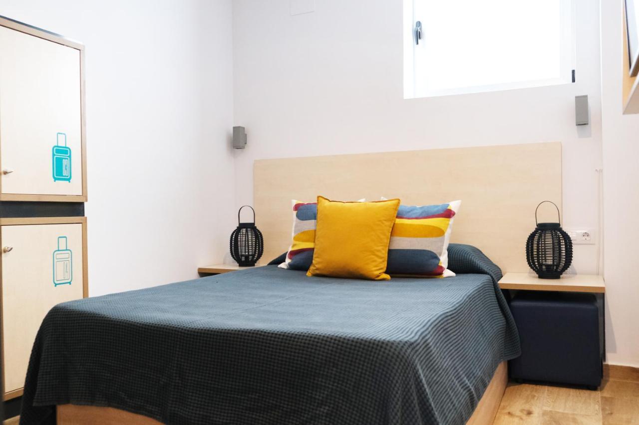 קוניל דה לה פרונטרה Take Surf Hostel Conil מראה חיצוני תמונה